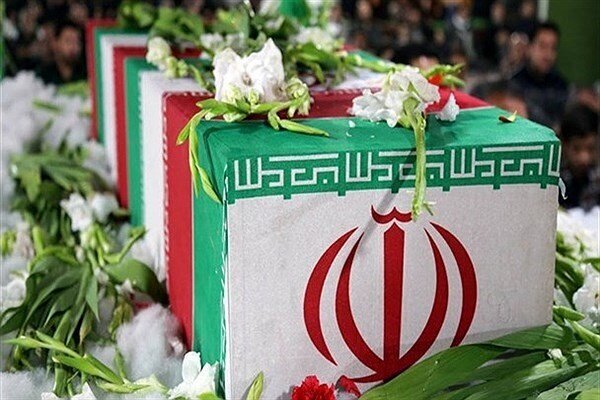 با برقراری حکومت اسلامی دنیا با ملت ایران به مخالفت برخاست