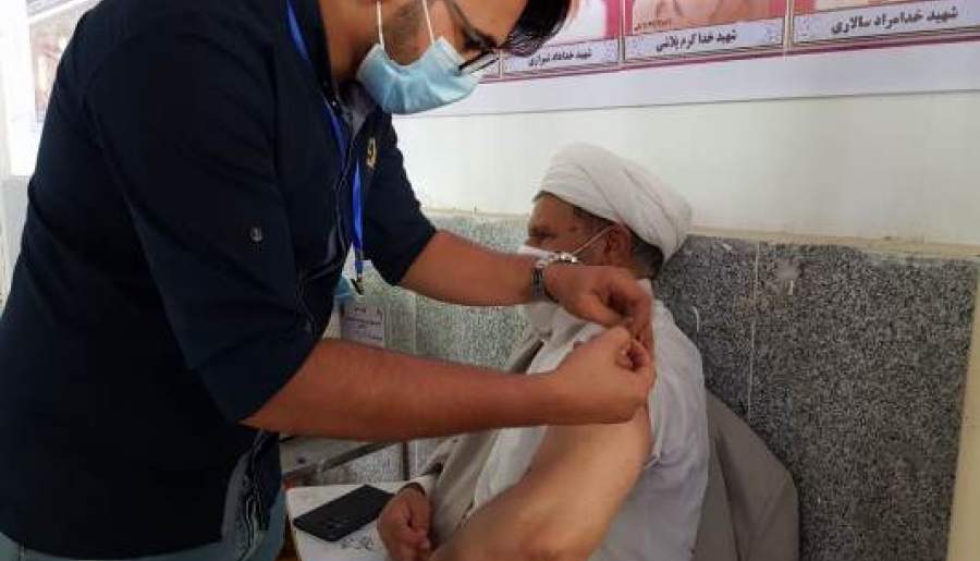 امام جمعه جیرفت واکسن کوو ایران برکت را دریافت کرد