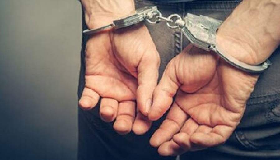 دستبند پلیس زرند بر دستان سارق کابل‌های مخابرات