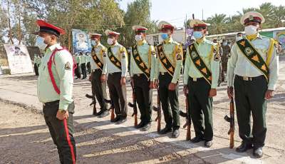 صبحگاه مشترک نیروهای نظامی و انتظامی فهرج به مناسبت هفته ناجا