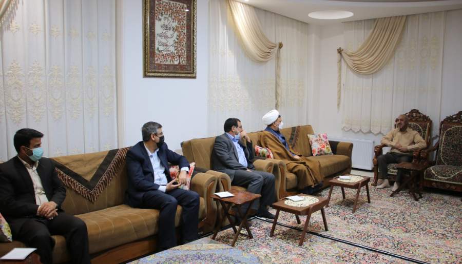 دیدار رئیس کل دادگستری استان کرمان با خانواده شهید راجی و تعدادی از همکاران اداری دادگستری