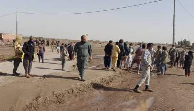 حضور گروه جهادی شهدای راین در  مناطق سیل زده جنوب استان  