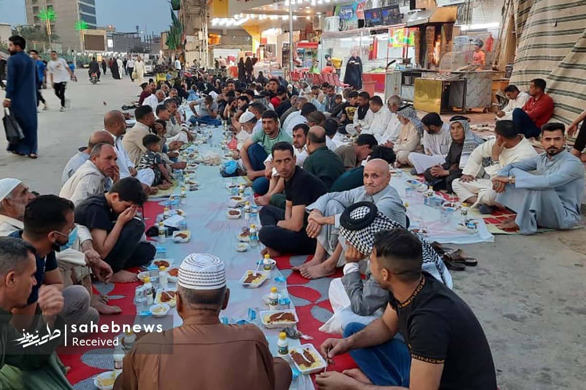 تصاویری زیبا از سفره‌های افطار در اطراف حرم حضرت سیدالشهدا(ع) در کربلا