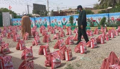توزیع بیش از ۲ هزار بسته معیشتی بین محرومان در رزمایش کمک مومنانه سپاه عنبرآباد