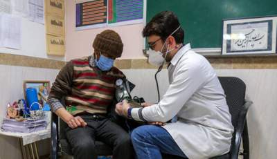 جهاد پزشکان متخصص با ویزیت رایگان در حاشیه شهر کرمان