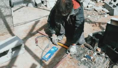 انجام لوله کشی گاز خانه یک نیازمند توسط گروه جهادی  