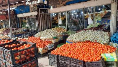بازار خوش رنگ میوه و تره بار شهرستان جیرفت  
