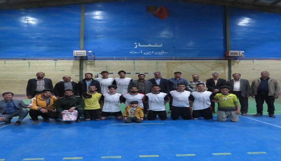 قهرمانی تیم فوتسال شهید علی عرب در جام ویژه هفته بسیج زرند
