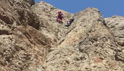 ۳ کوهنورد در کوه‌شاه بافت نجات یافتند