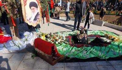 آیین تدفین شهید گمنام در بوستان فرح‌رو کرمان برگزار شد
