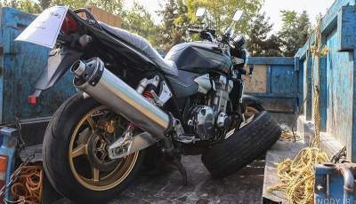 توقيف موتورسيکلت غيرمجاز ۷۵۰ سی‌سی در رفسنجان