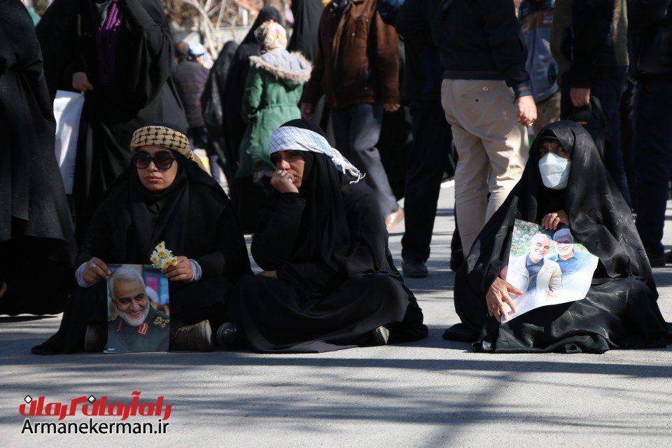 گرمای حضور عزاداران شهید سلیمانی در سرمای سیزدهم دی ماه 11